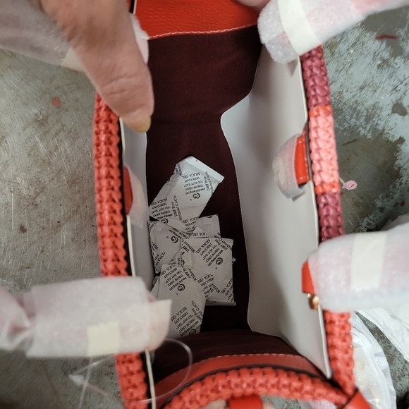 NWT Coach Dempsey Straw Leather Tote 22 with Coach Patch Miami Red CA291 - Picture 8 of 10